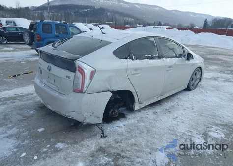 2015 Toyota Prius Persona Series Special Edition z USA, uszkodzony, nr VIN JTDKN3DU6F0412277